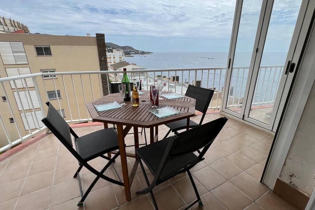 Apartamento Tres Habitaciones Con Vistas Al Mar En Росес Екстериор снимка
